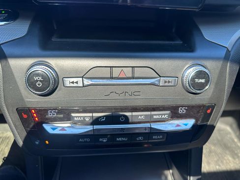 Used 2020 Ford Explorer XLT w/ Equipment Group 202A image 17