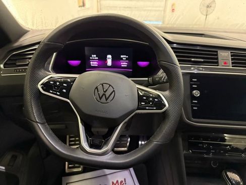 Used 2022 Volkswagen Tiguan SE R-Line image 18