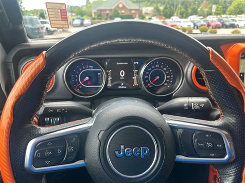 Used 2022 Jeep Gladiator Mojave w/ Cold Weather Group AWD/4WD image 41