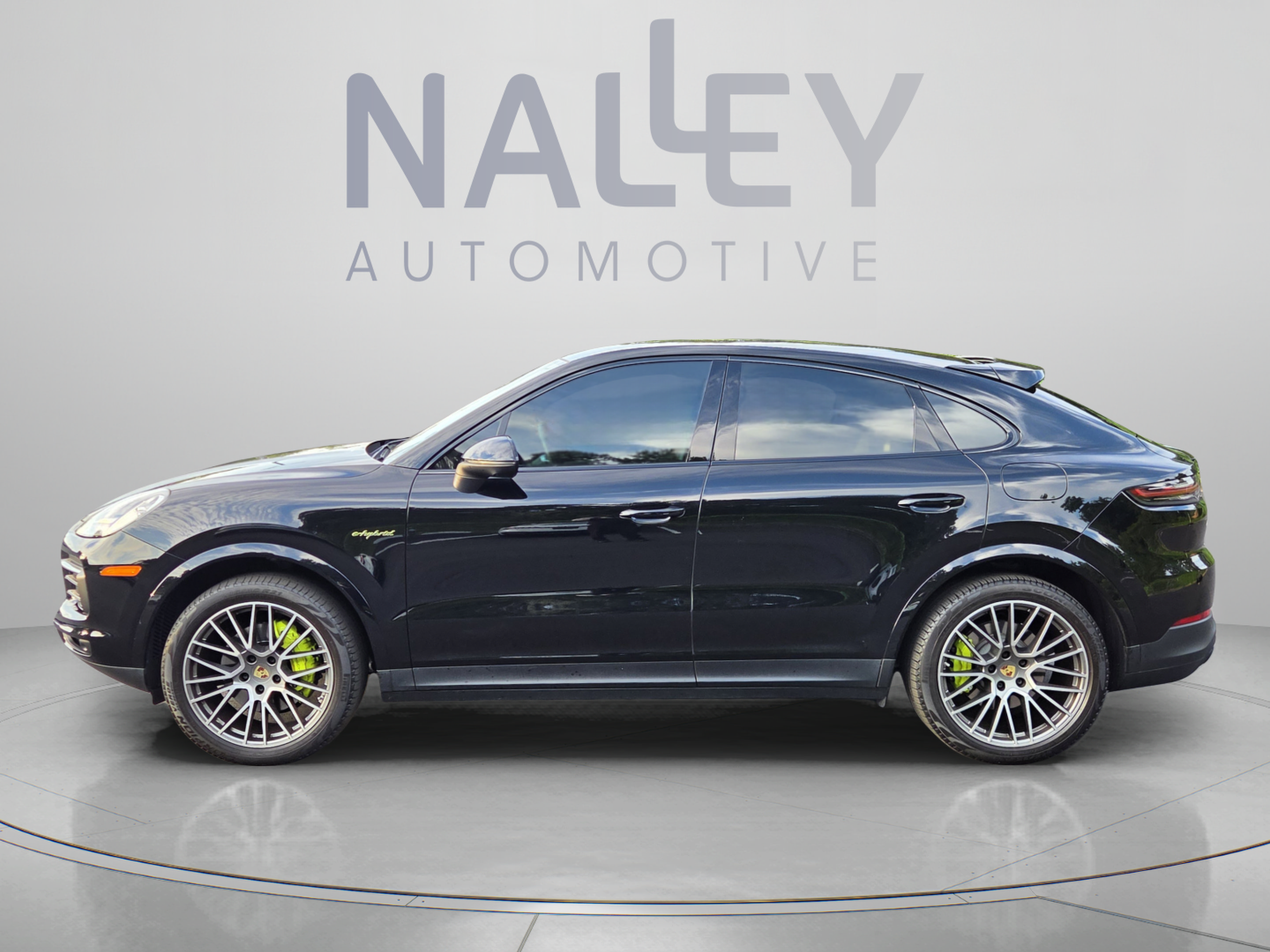 Used 2023 Porsche Cayenne Coupe AWD/4WD image 2