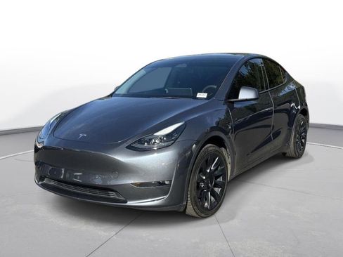 Used 2023 Tesla Model Y Long Range image 2
