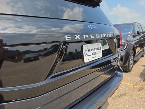 Certified 2025 Ford Expedition Active AWD/4WD image 6