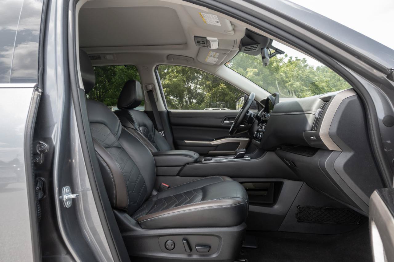 Used 2023 Nissan Pathfinder Platinum AWD/4WD image 34