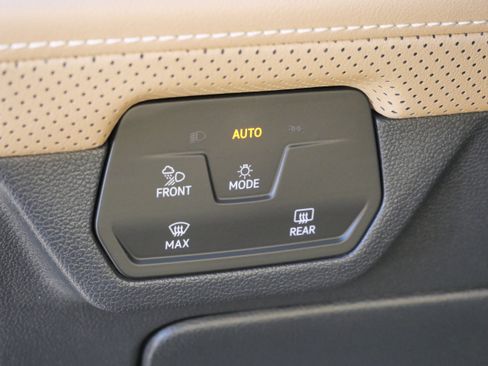 Certified 2025 Volkswagen Atlas Cross Sport SE image 21