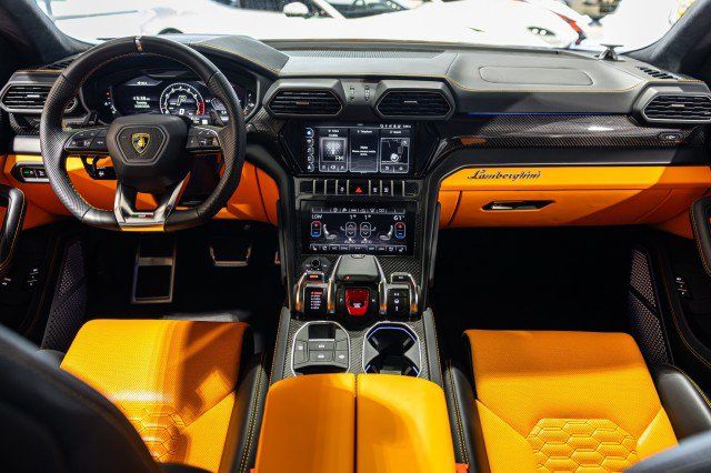 Used 2022 Lamborghini Urus AWD/4WD image 20