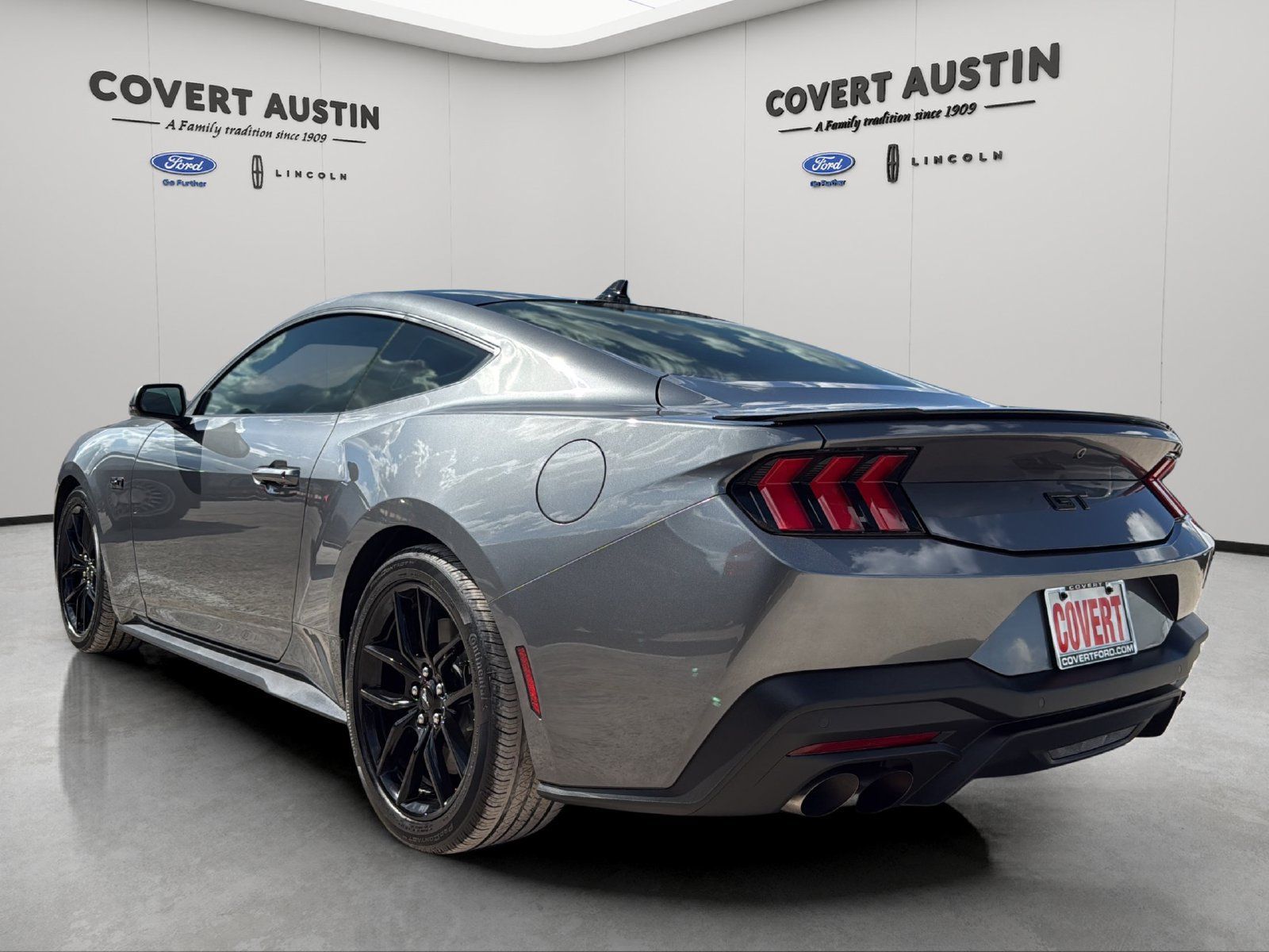Used 2025 Ford Mustang GT Premium RWD image 3