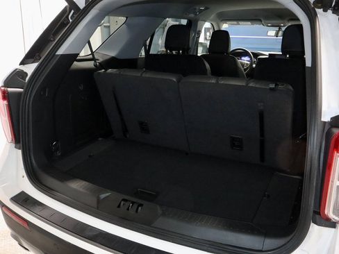 Certified 2022 Ford Explorer XLT w/ Equipment Group 202A image 18