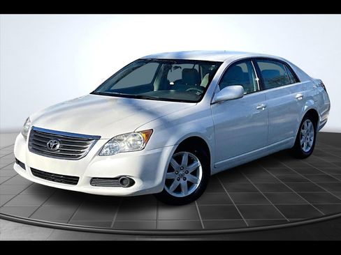 Used 2010 Toyota Avalon XL image 1