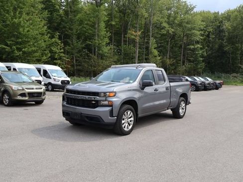 Used 2020 Chevrolet Silverado 1500 Custom w/ Custom Value Package AWD/4WD image 3