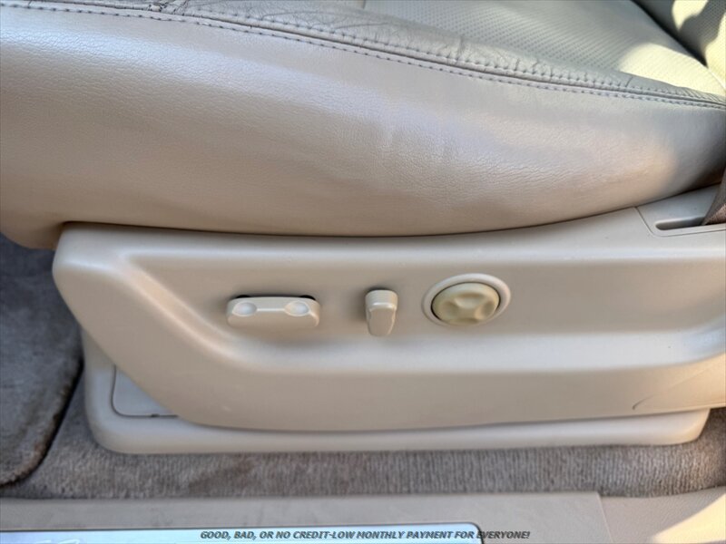 Used 2010 Cadillac Escalade Premium AWD/4WD image 30