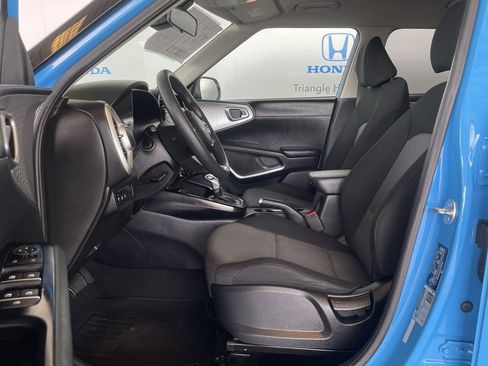 Used 2024 Kia Soul LX image 9