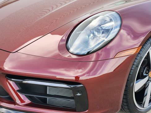 Used 2021 Porsche 911 Targa 4S Heritage Design image 8