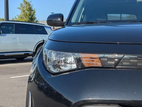 Used 2025 Kia Soul LX w/ LX Technology Package FWD image 9