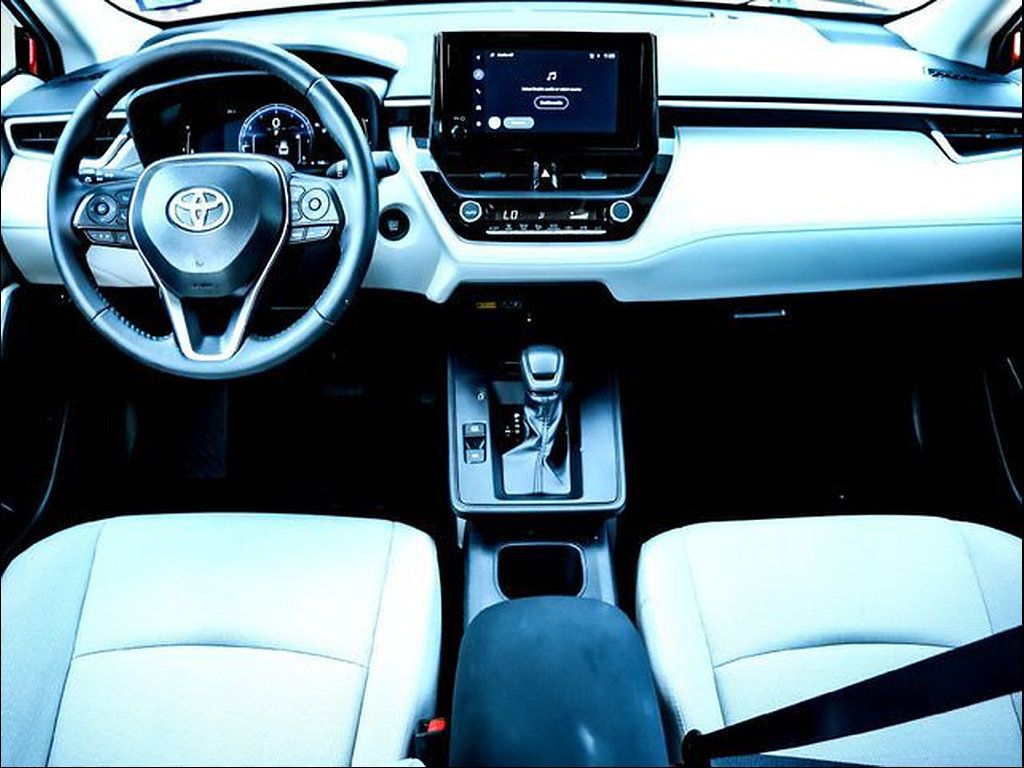 Used 2026 Toyota Corolla Cross LE w/ Moonroof Package FWD image 23
