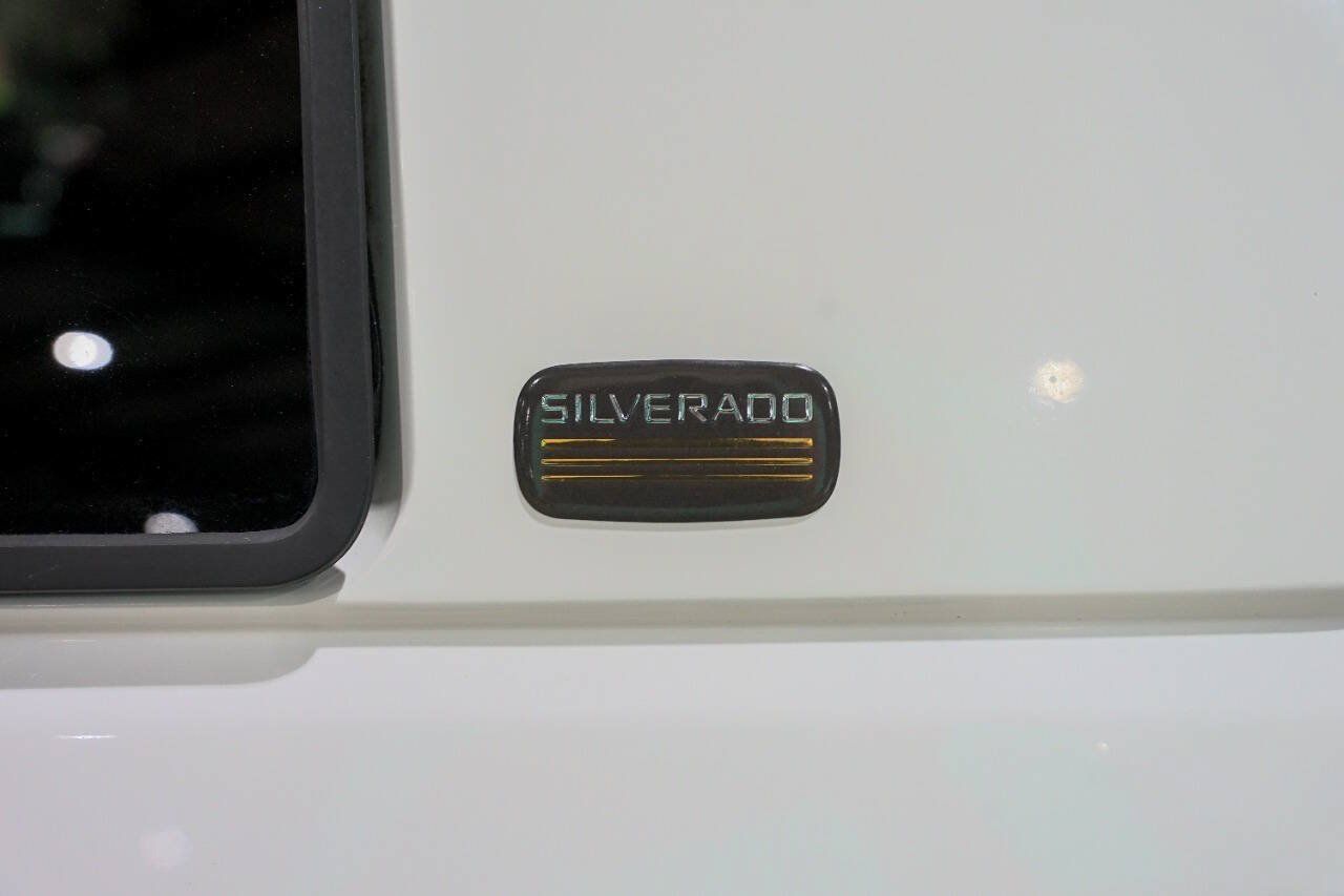 Used 1998 Chevrolet Silverado 1500 4x4 Extended Cab w/ Preferred Equipment Group 2 image 23