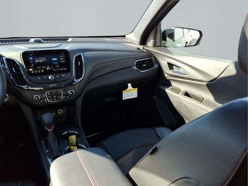 Used 2024 Chevrolet Equinox RS w/ RS Leather Package image 9