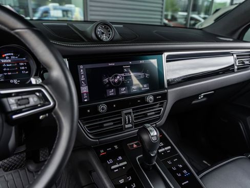 Certified 2024 Porsche Macan S AWD/4WD image 31