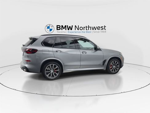 New 2026 BMW X5 xDrive40i w/ M Sport Package AWD/4WD image 4