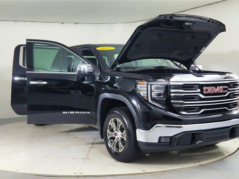 Used 2025 GMC Sierra 1500 SLT image 9