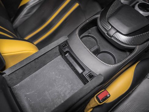 Used 2019 Aston Martin V8 Vantage Coupe image 36