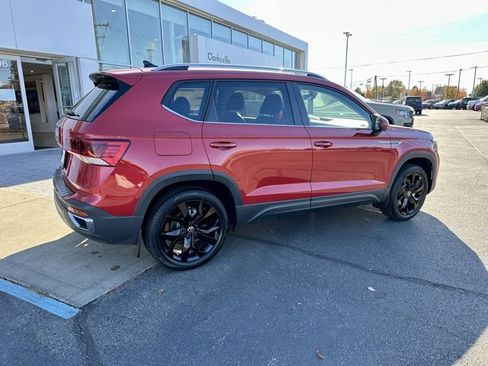 New 2024 Volkswagen Taos SE image 7