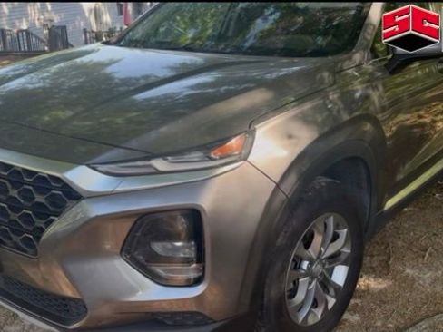 Used 2019 Hyundai Santa Fe SE image 1