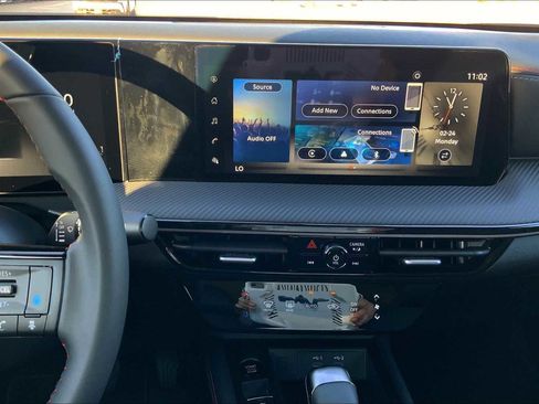 Used 2025 Nissan Kicks SR image 6