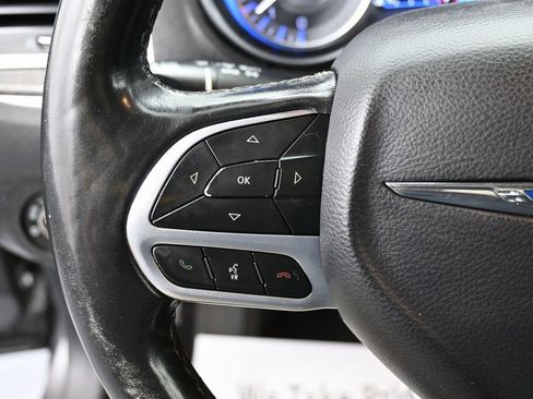 Used 2019 Chrysler 300 Limited image 18