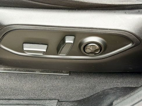 Used 2023 Jeep Grand Cherokee L Laredo image 25