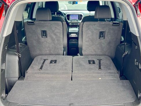 Used 2022 GMC Acadia SLE image 38
