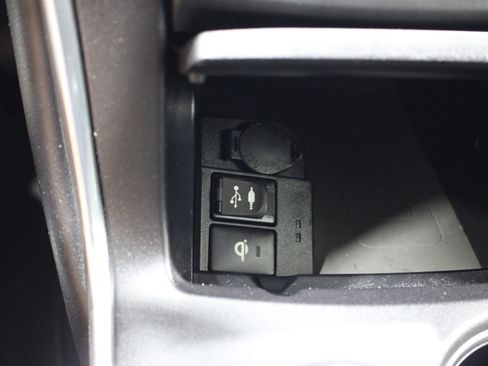 Used 2017 Toyota Camry XSE w/ Advanced Technology Package FWD image 17