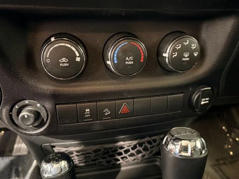 Used 2017 Jeep Wrangler Unlimited Sport w/ Quick Order Package 24S AWD/4WD image 21