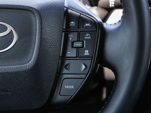 Used 2025 Toyota Prius LE FWD image 19