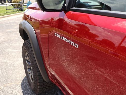 Used 2024 Chevrolet Colorado ZR2 w/ Technology Package AWD/4WD image 18