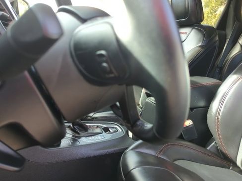 Used 2019 Jeep Cherokee Trailhawk w/ Cold Weather Group image 15