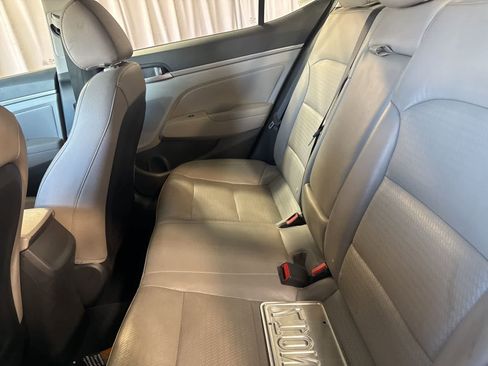 Used 2020 Hyundai Elantra Limited image 16