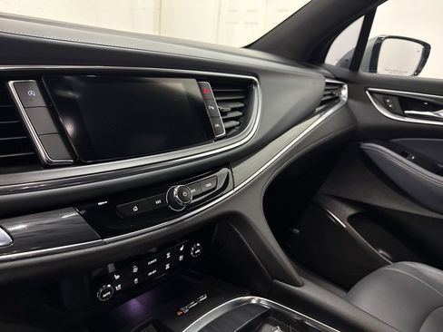 Used 2024 Buick Enclave Premium image 32