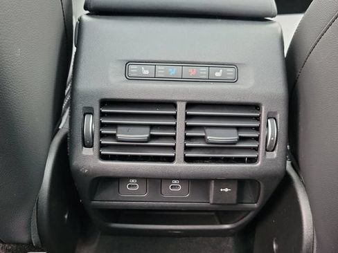 Used 2025 Land Rover Discovery Sport Dynamic SE AWD/4WD image 17