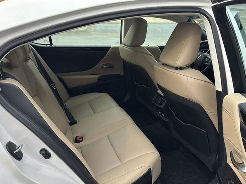 Certified 2021 Lexus ES 350 w/ Accessory Package image 11