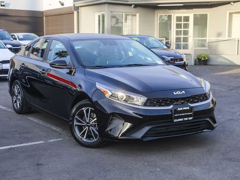 Certified 2023 Kia Forte LXS image 2