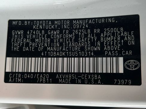 Used 2025 Toyota Camry SE w/ Multimedia Upgrade Package image 17