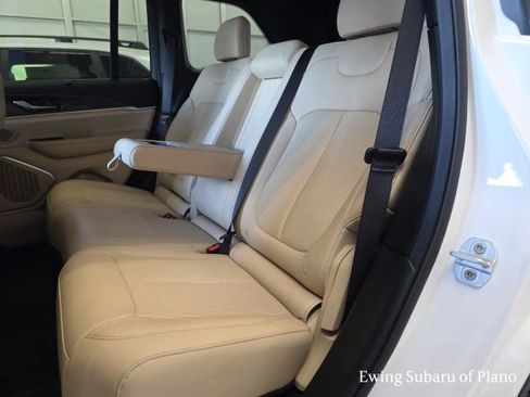 Used 2024 Jeep Grand Cherokee Limited w/ Luxury Tech Group II image 20