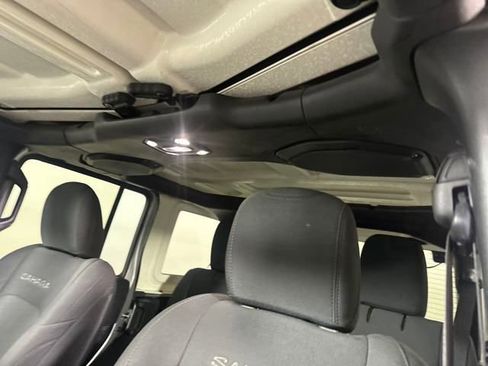 Used 2020 Jeep Wrangler Unlimited Sahara image 12