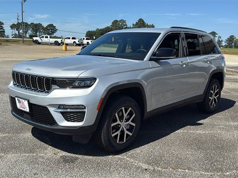 New 2025 Jeep Grand Cherokee Limited image 4