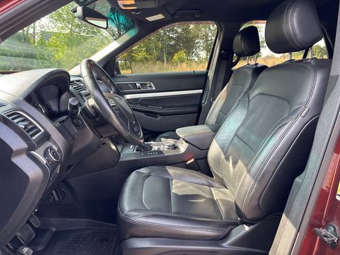 Used 2016 Ford Explorer XLT w/ Equipment Group 202A AWD/4WD image 12