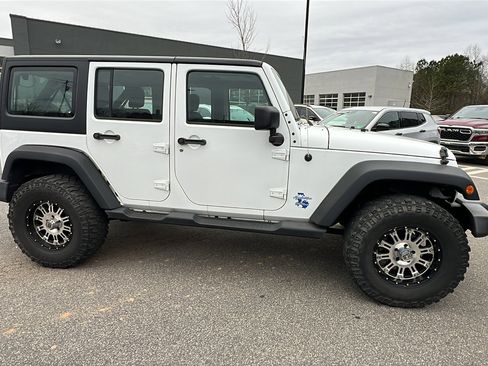 Used 2018 Jeep Wrangler Unlimited Sport w/ Connectivity Group image 7