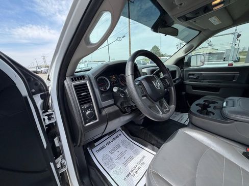 Used 2018 RAM 3500 Tradesman w/ Chrome Appearance Group RWD image 15