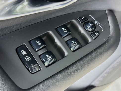 Certified 2025 Volvo XC90 B5 Core image 18