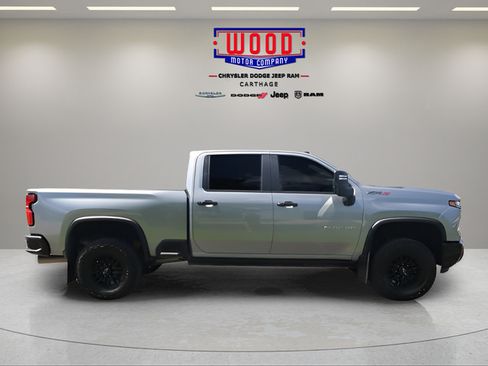 Used 2024 Chevrolet Silverado 2500 ZR2 w/ Technology Package AWD/4WD image 2