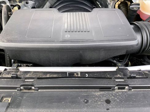 Used 2025 Chevrolet Suburban Z71 AWD/4WD image 32